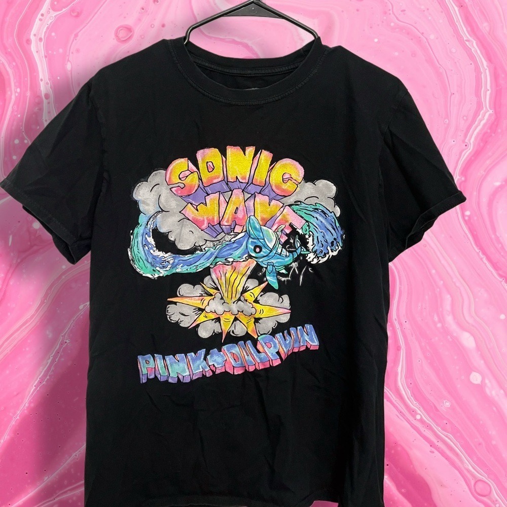 Pink‎ Dolphin Sonic Wave Graphic T-Shirt Size M